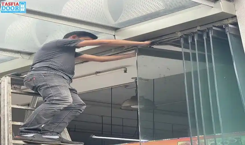 Broken Glass Replacement Services in Singapore: Swift Solutions!